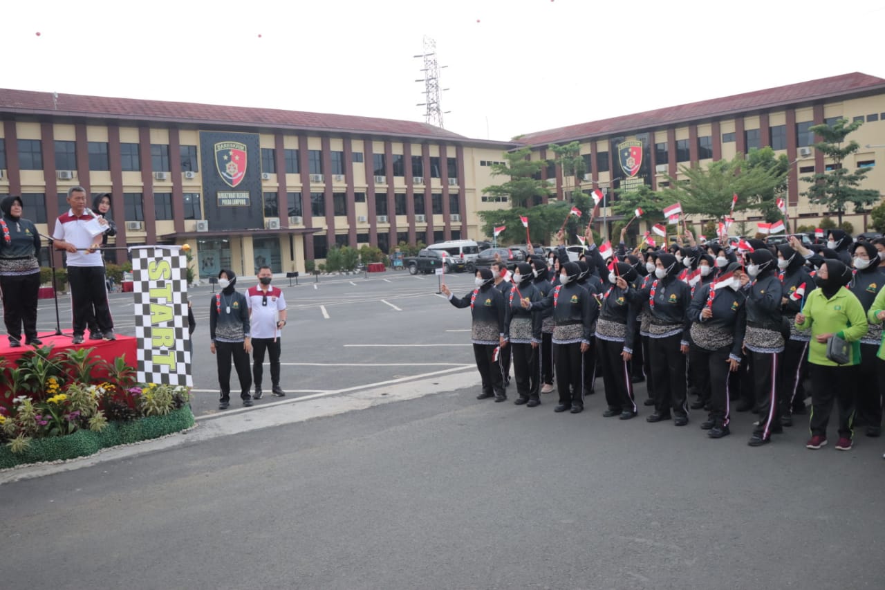 Polda Lampung Olahraga Bersama Jelang Hari Jadi Polwan Ke-74