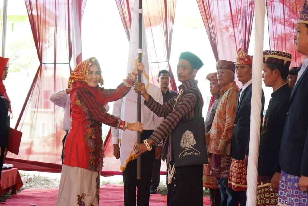Ketua Umum Dewan Kesenian Lampung Selatan Lantik DKK Sidomulyo
