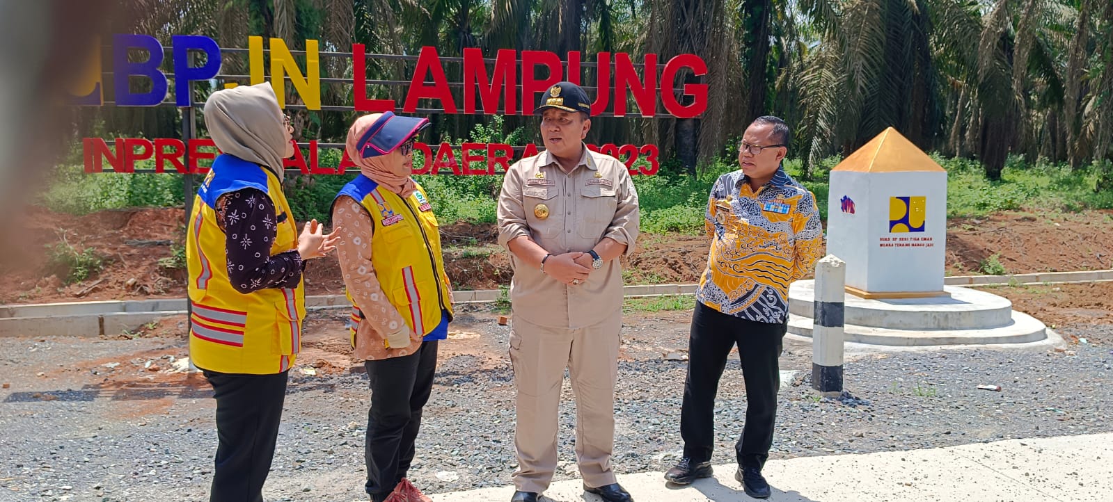 PJ Bupati Mesuji Dampingi Gubernur Tinjau Kondisi Jalan