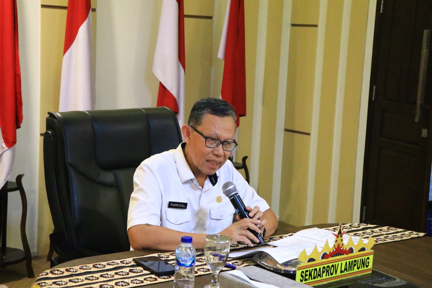 Serahkan Sertifikat HPL, Sekdaprov Ajak Masyarakat Jangan Ragu Untuk Menyelesaikan Hak Atas Tanahnya