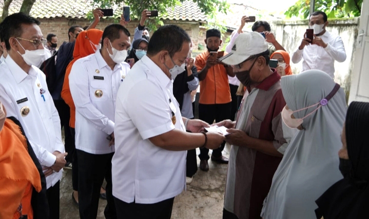 Masyarakat Sering Keliru, Begini Penjelasan Kemnaker RI Soal Perbedaan BSU dan BLT BBM