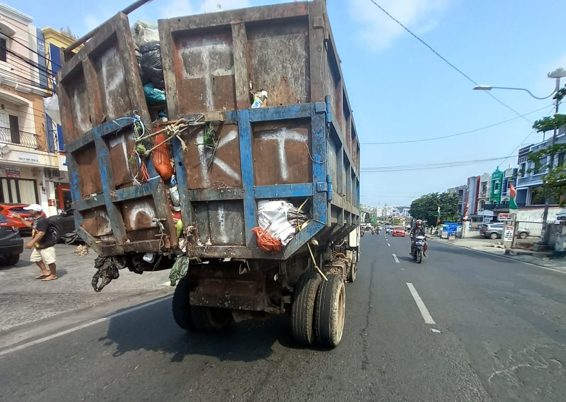 Miris, Truk Sampah Ini Dilihat Tidak Layak Dipakai, Membahayakan Pengendara