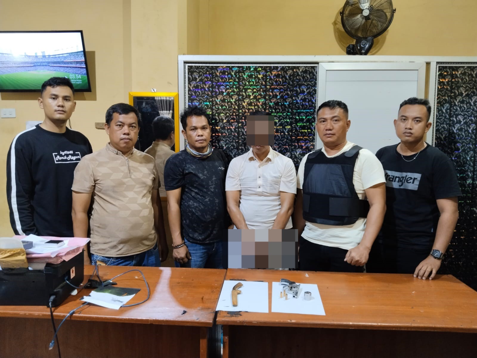 Patroli Malam, Polisi Amankan Senpi Rakitan dan Amunisi di Jalan Poros Negeri Besar