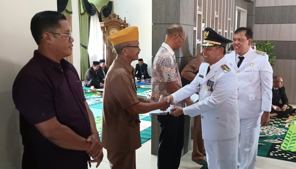 Peringati Hari Pahlawan, Bupati Lampung Timur Salurkan Tali Asih untuk Veteran dan Warakawuri