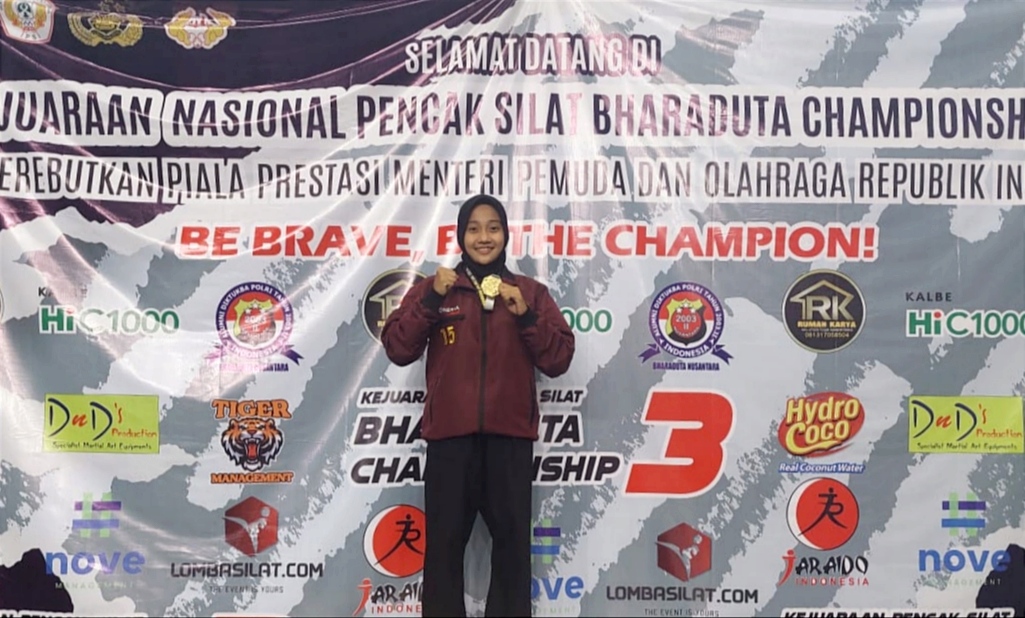 Mahasiswi UTI Raih Medali Emas Dari Kejurnas Pencak Silat