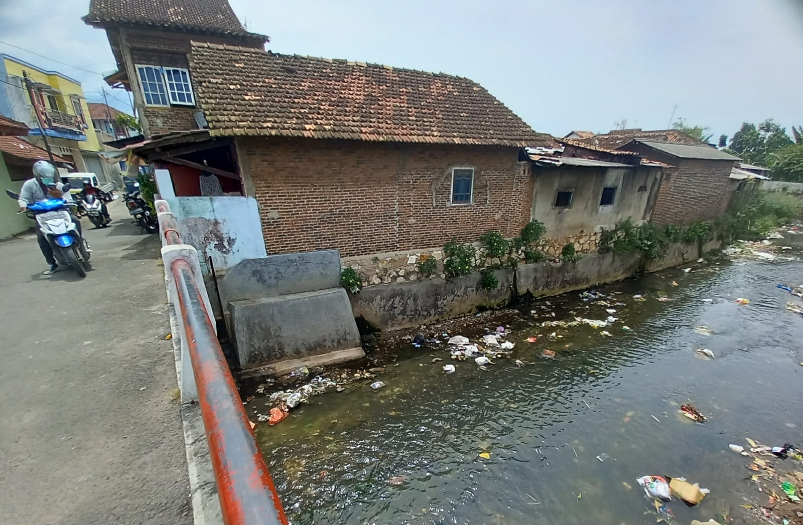 MASIH BANYAK SAMPAH PLASTIK