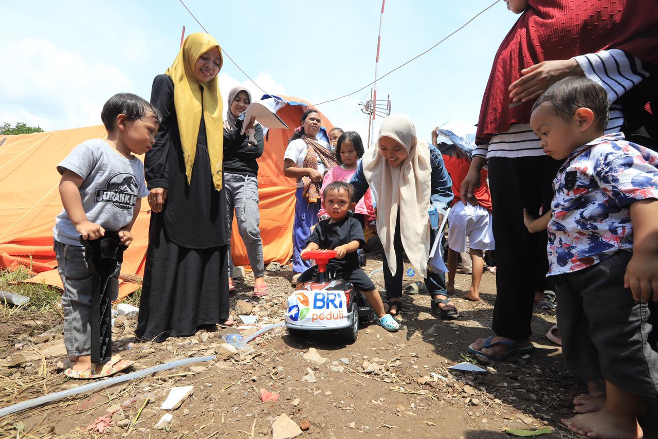 Bantu Pemulihan Pasca Gempa Cianjur, BRI Peduli Terus Layani Masyarakat Terdampak