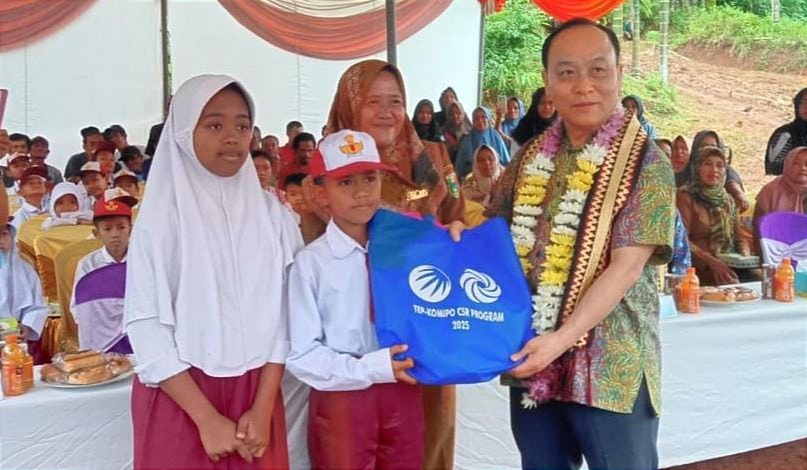 PT Tanggamus Electric Power Serahkan Donasi Pendidikan untuk SDN 1 Gunung Doh