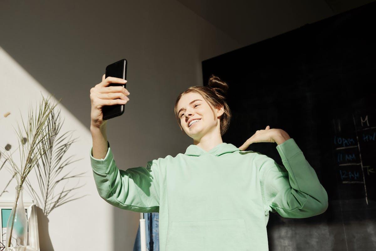 Cewek-cewek Merapat, Ini 3 Rekomendasi HP Android Terbaik Desain Stylish dan Kamera Selfie Memukau