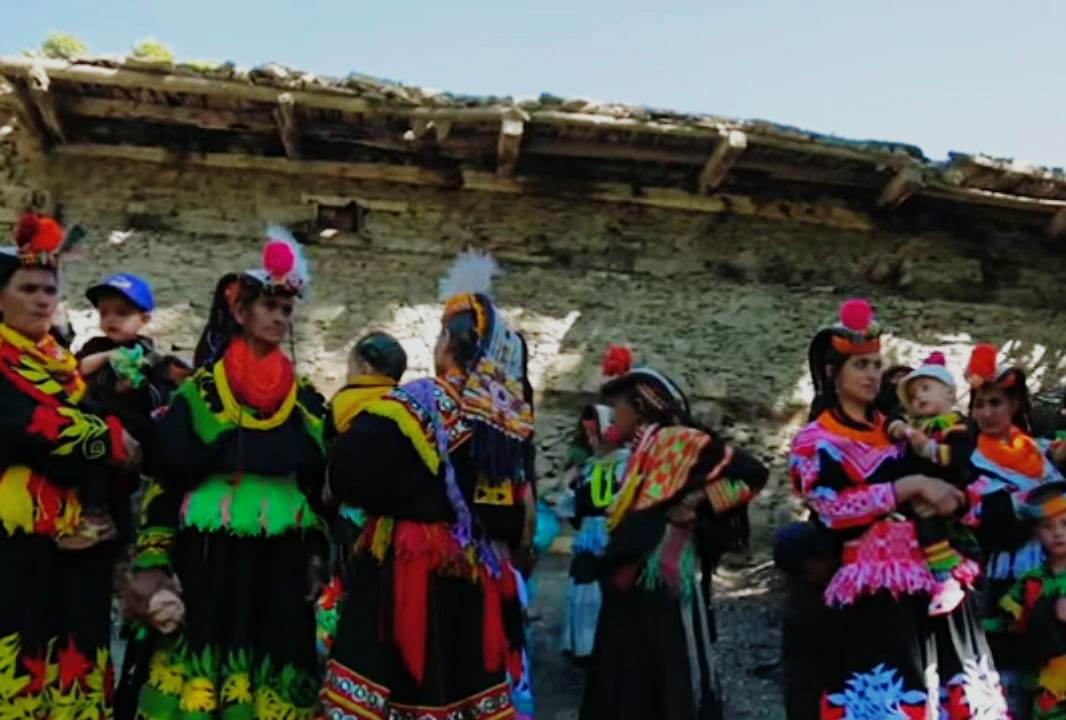 Bikin Tepok Jidat! Ini Tradisi Nyentrik Suku Kalash Pakistan