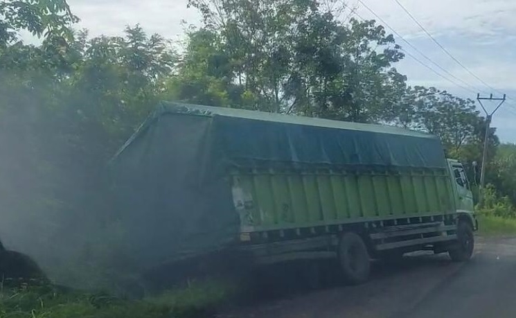 Soroti Jalan Rusak di Way Kanan, Anggota DPRD Lampung: Silahkan Warga Hadang Kendaraan yang Melanggar Tonase!