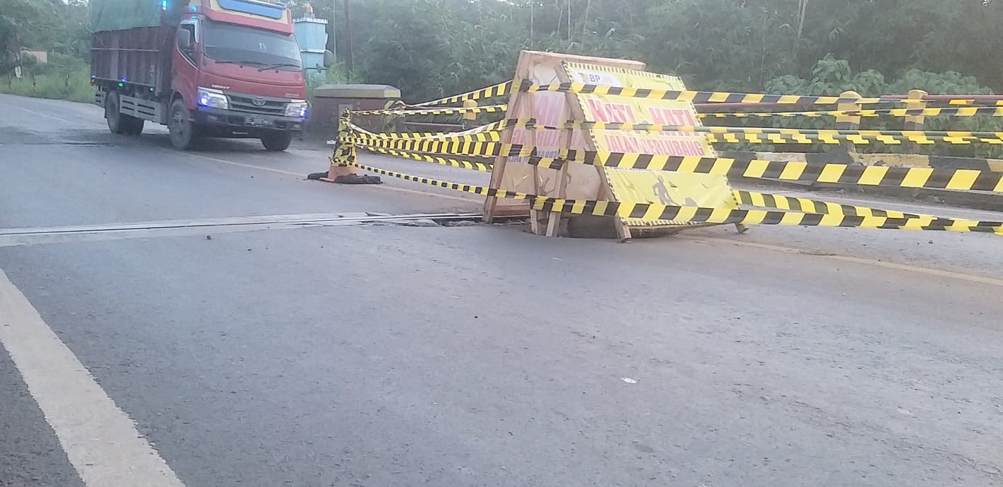 Jembatan Way Sabuk Ambrol