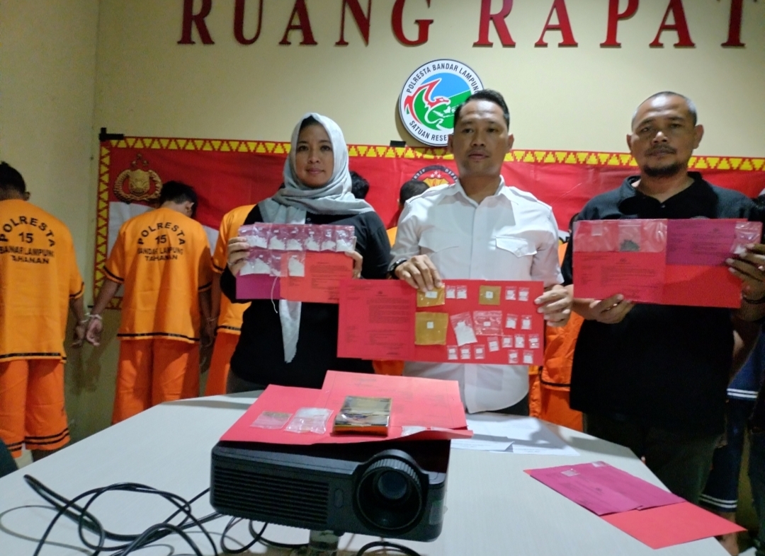 Nekat Edarkan Sabu Lewat Media Sosial, Belasan Pelaku Diamankan Polisi