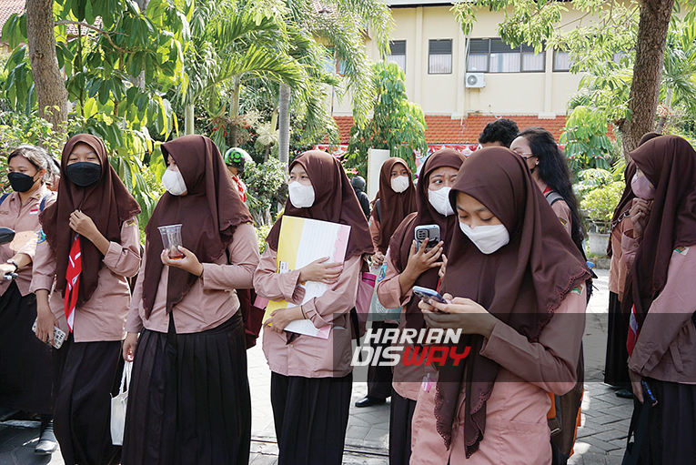 Kemendikbudristek Masukkan Pakaian Adat Sebagai Seragam SD hingga SMA