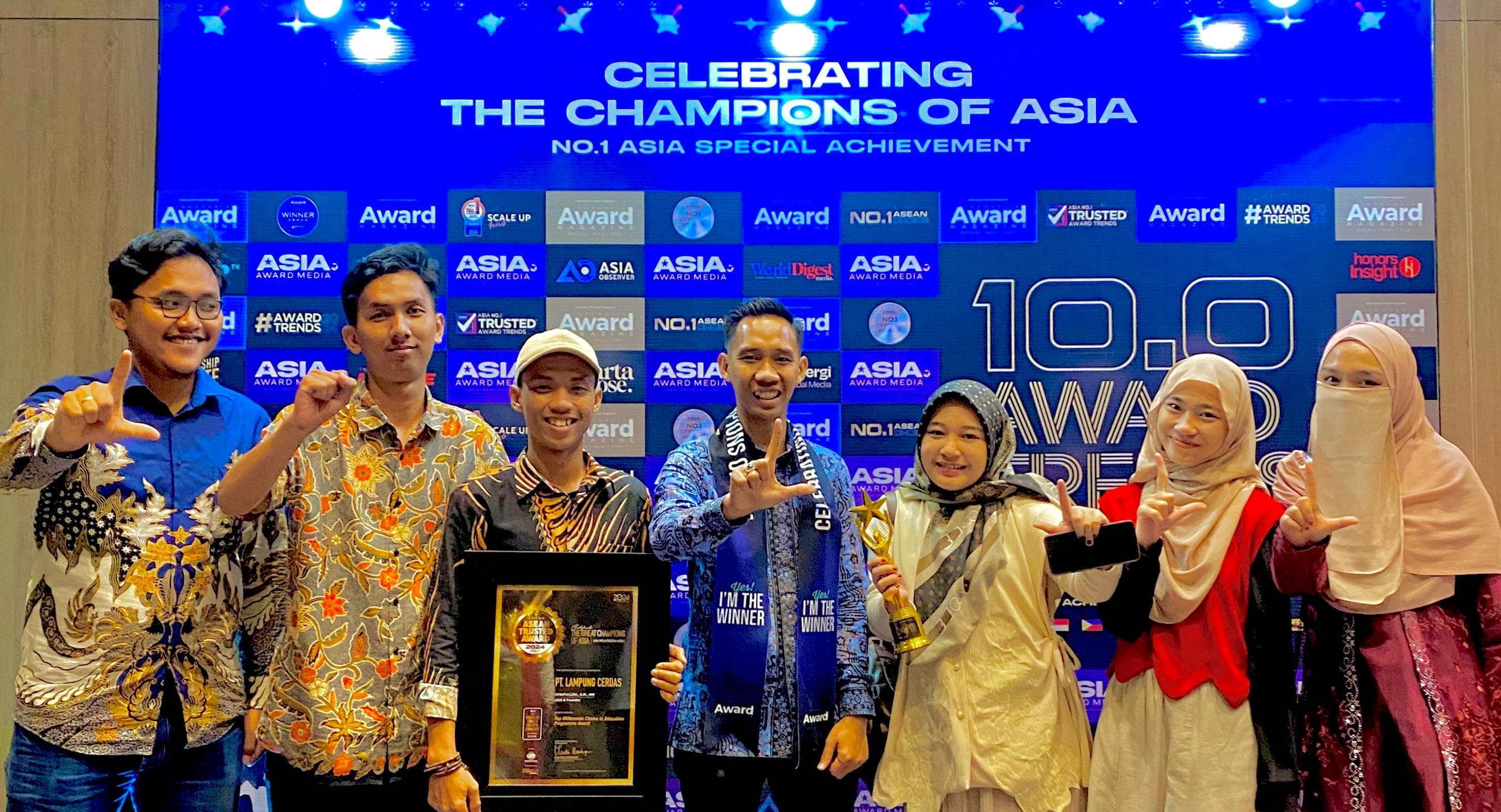 PT Lampung Cerdas Meraih Penghargaan Top Millennials Choice in Education Program Award 2024