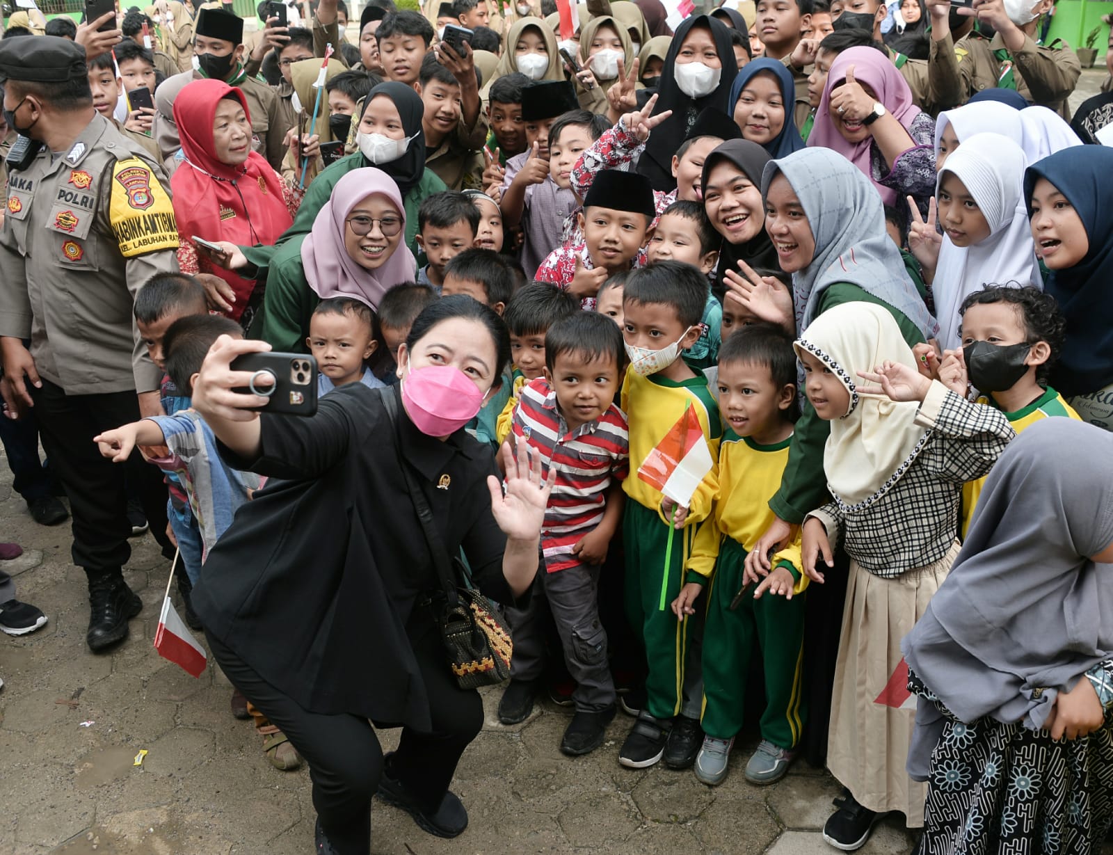Di Bandar Lampung, Puan Maharani Dialog dengan Pelajar SMK dan Buka Festival UMKM