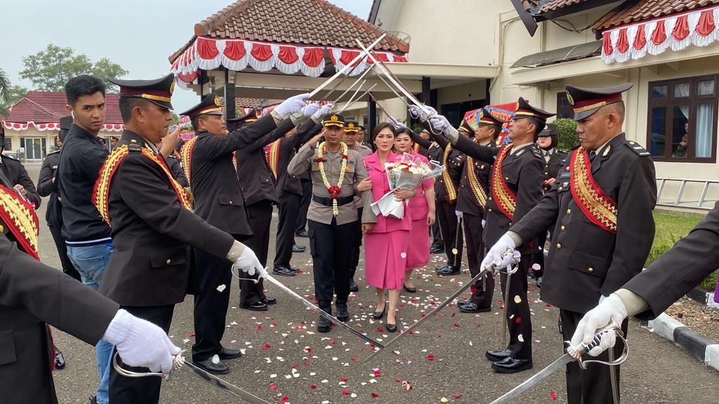 Gelar Upacara Farewell And Wellcome Parade, Ini Program Kapolres Lampura yang Baru