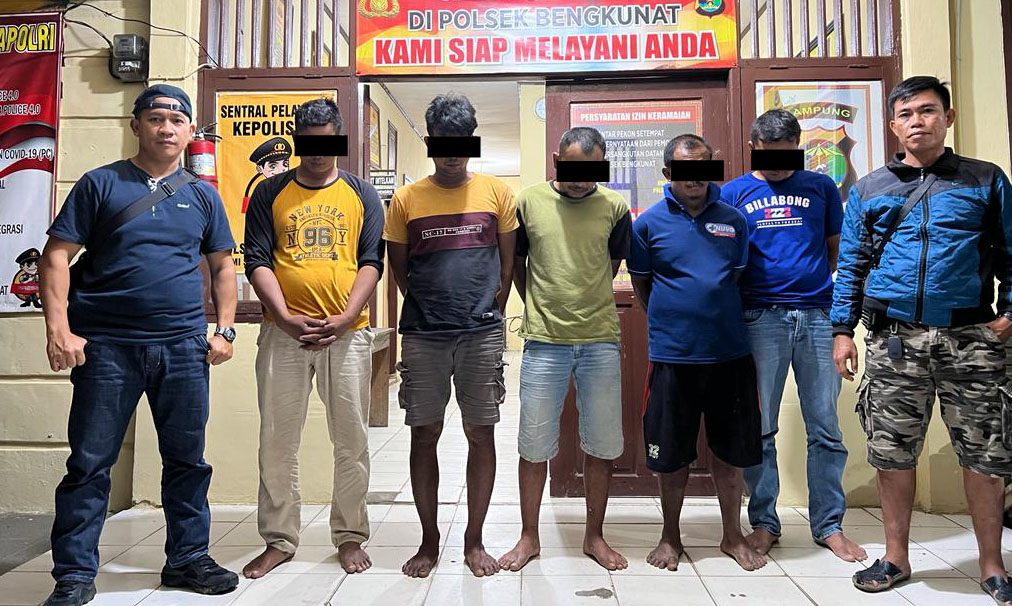 Asik Jepit Kartu, Polisi Datang, Lima Warga Pesisir Barat Diciduk
