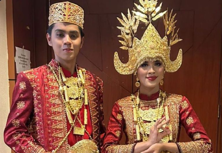 Dua Mahasiswa Teknokrat Sumbang Prestasi Dalam Ajang Putra Putri Tenun Songket Indonesia