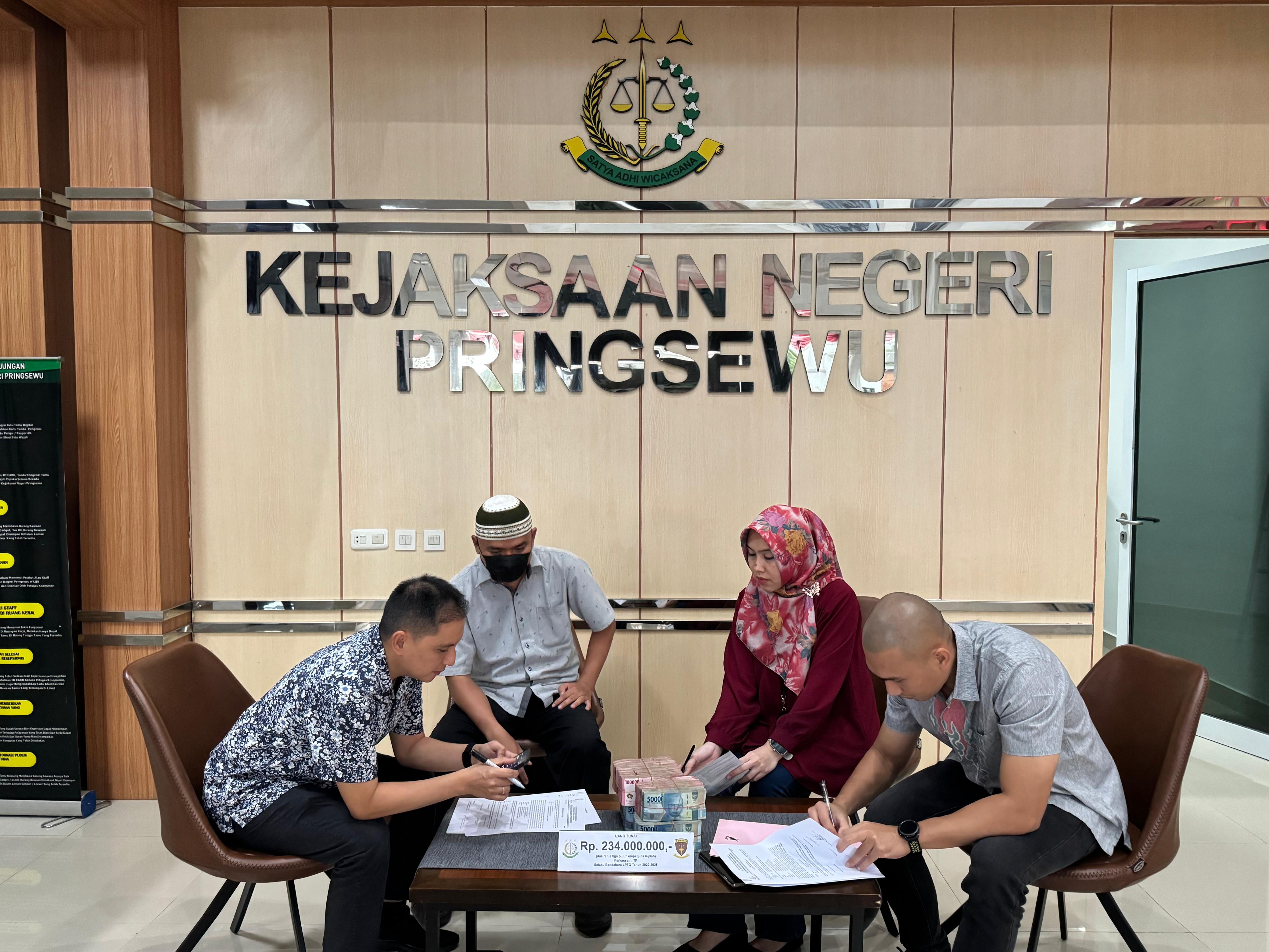 Kejari Pringsewu Terima Titipan Pengembalian Uang Pengganti Dugaan Penyimpangan Dana Hibah LPTQ