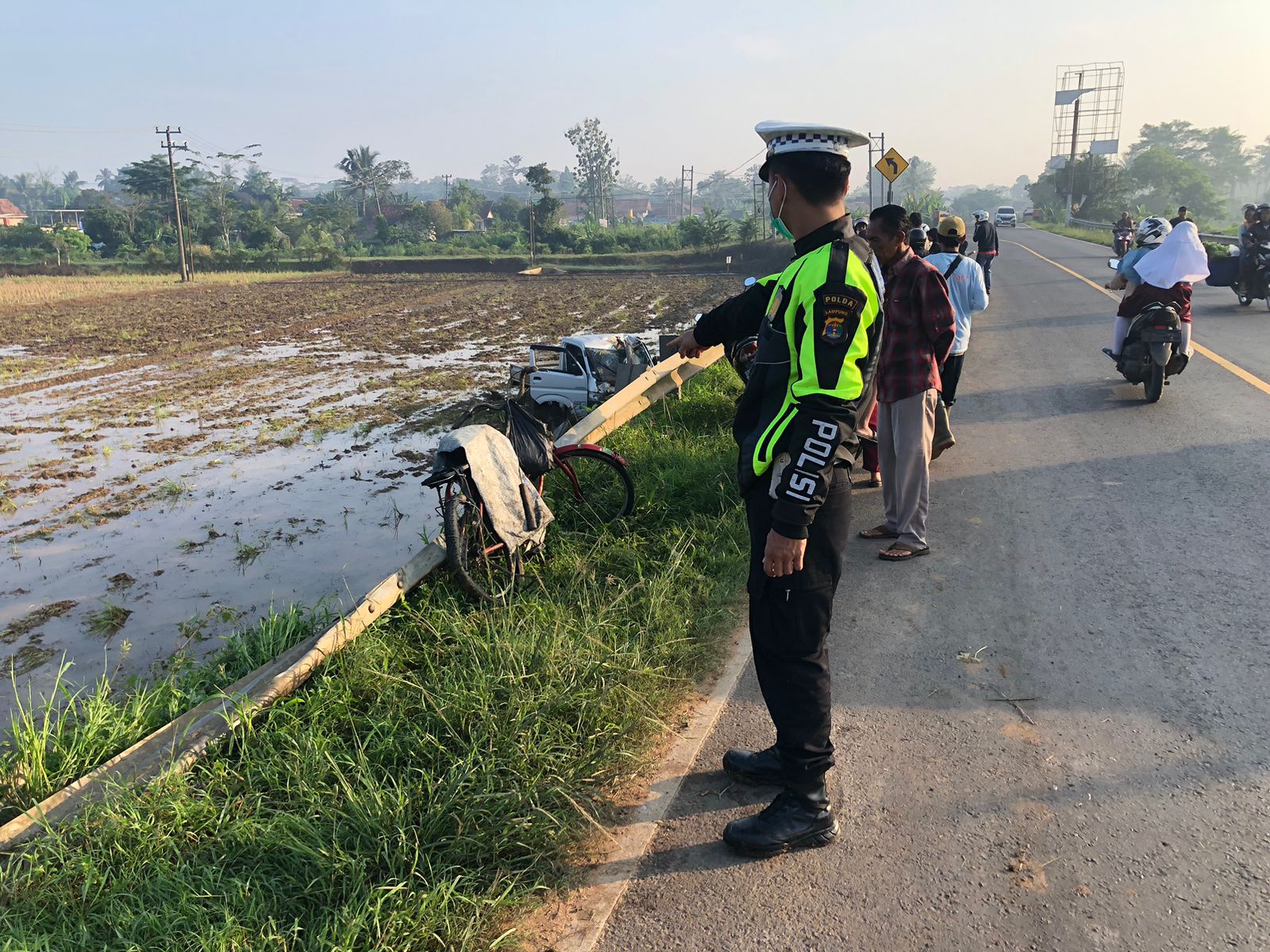 Ditabrak Pikap Hingga Terpental Ke Sawah, Pengendara Sepeda Asal Lamtim Tewas