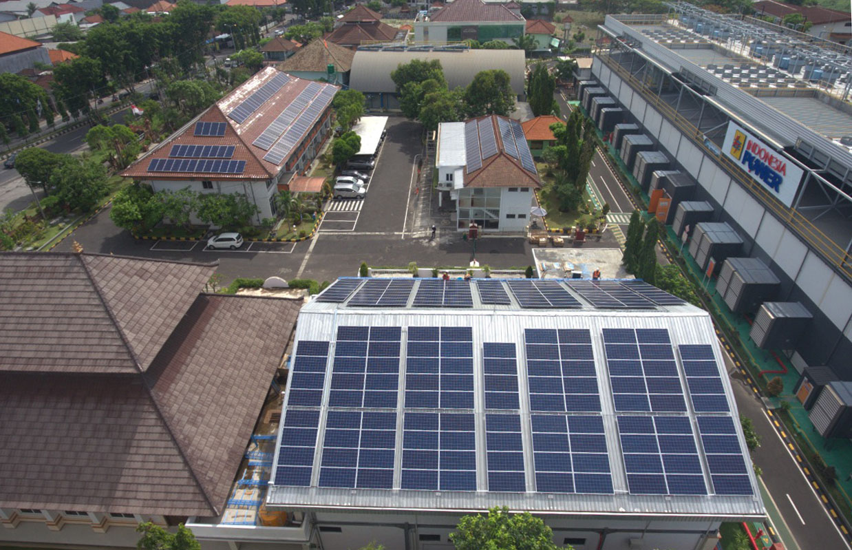 Dukung Energi Bersih, PLN Pasang PLTS Atap 489,72 kWp di Seluruh Kantor PLN Bali