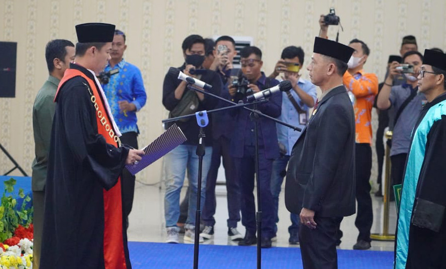 Ripzon Efendi Gantikan Piddinuri Sebagai Wakil Ketua DPRD Pesisir Barat
