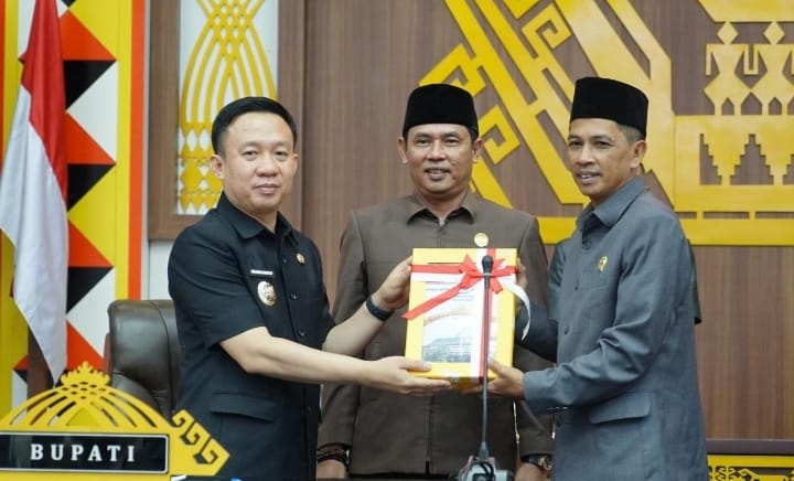 DPRD Pringsewu Serahkan LKPJ ke PJ Bupati