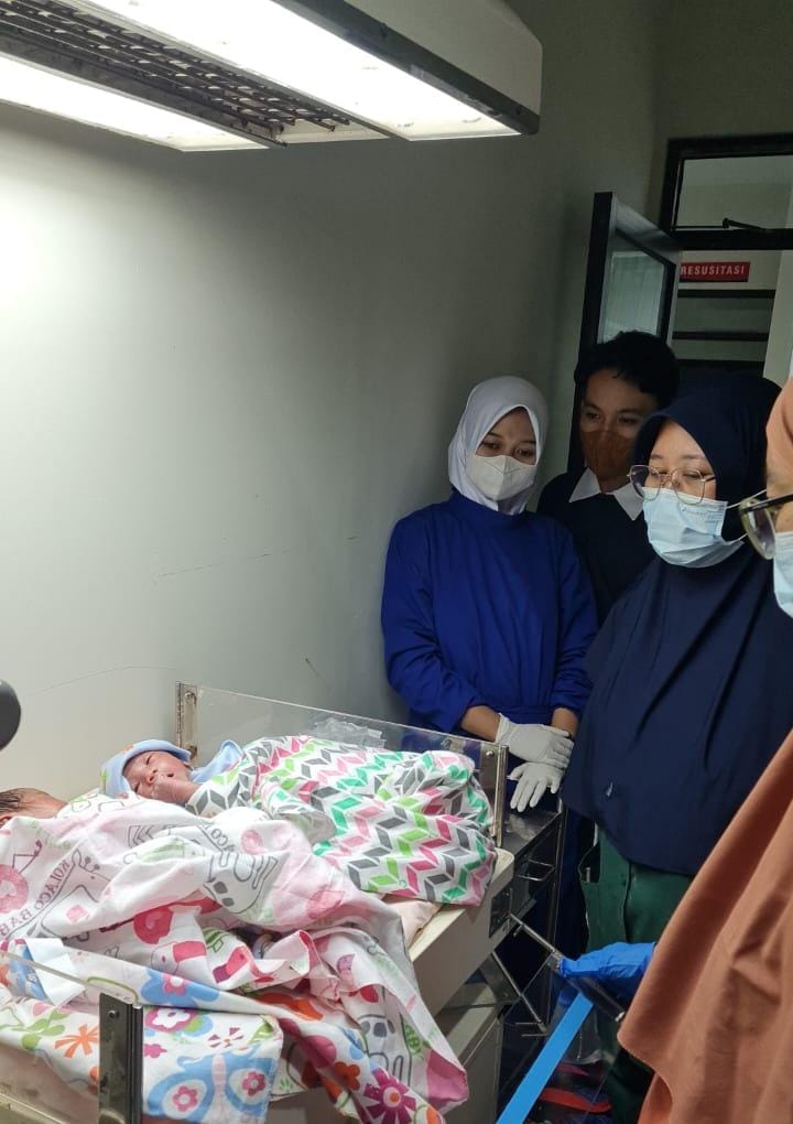 Bayi Kembar Pasutri yang Miliki 9 Anak Dalam Keadaan Sehat