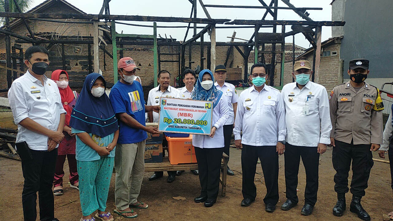 Korban Kebakaran Dapat Bantuan Dari Pemkab Tanggamus