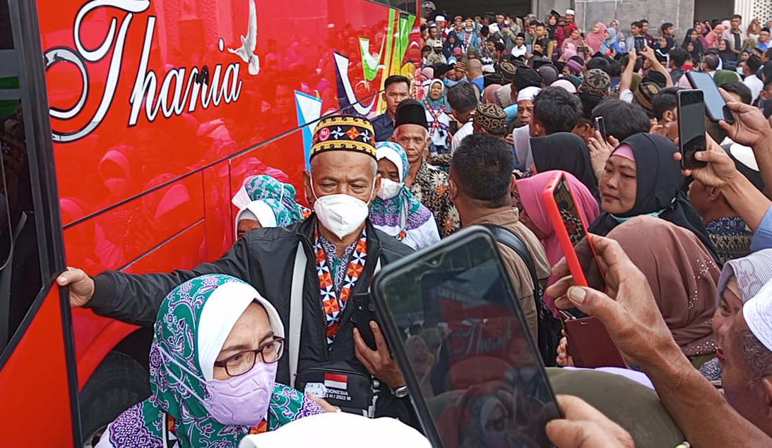 Calon Jamaah Haji Termuda, Usia 18 Tahun, Berangkat Menggantikan Ibu yang Meninggal Dunia