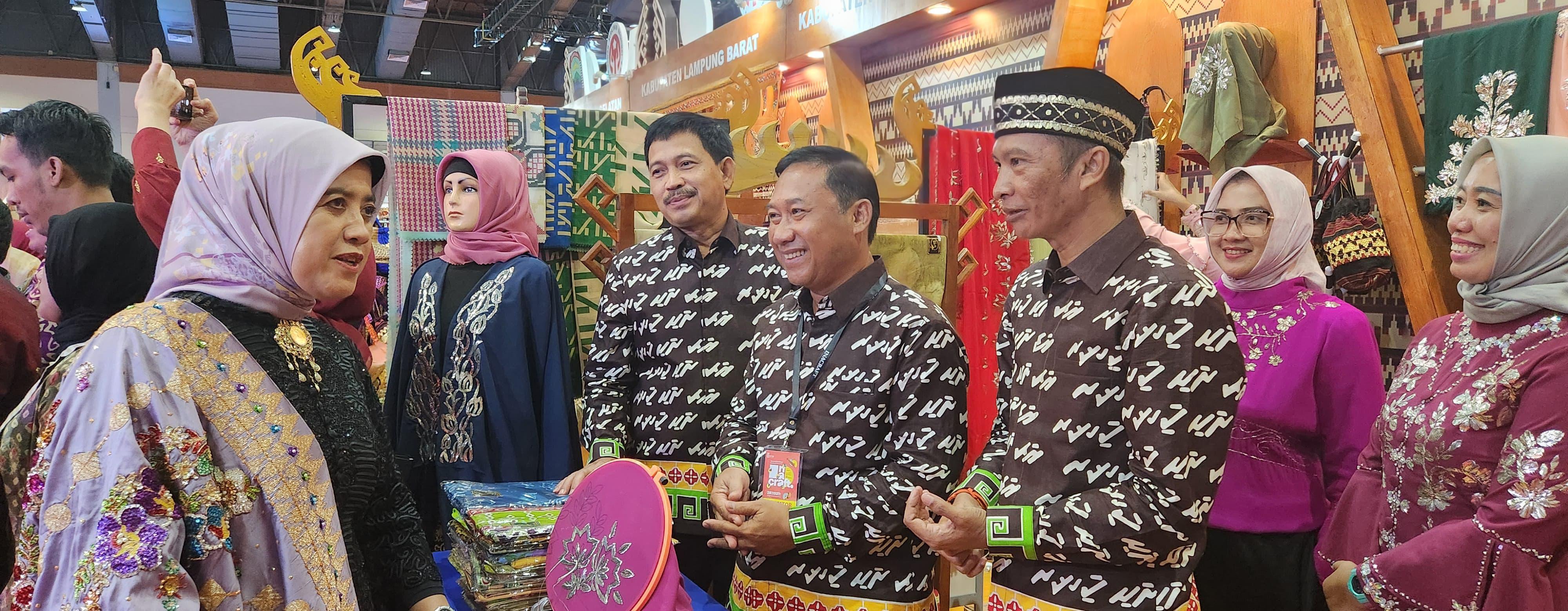 Pemkab Tuba Pamerkan Kain Sulam Maduaro di Ajang Inacraft 2024