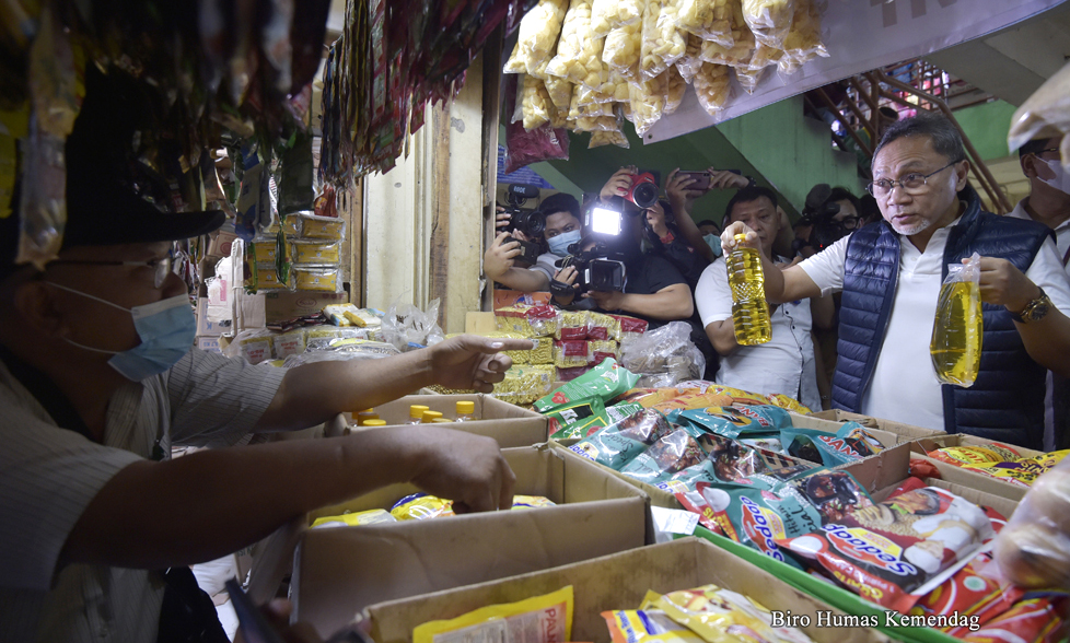 Rabu, Launching Minyak Goreng Kemasan Sederhana, Rp 14 Ribu per Liter