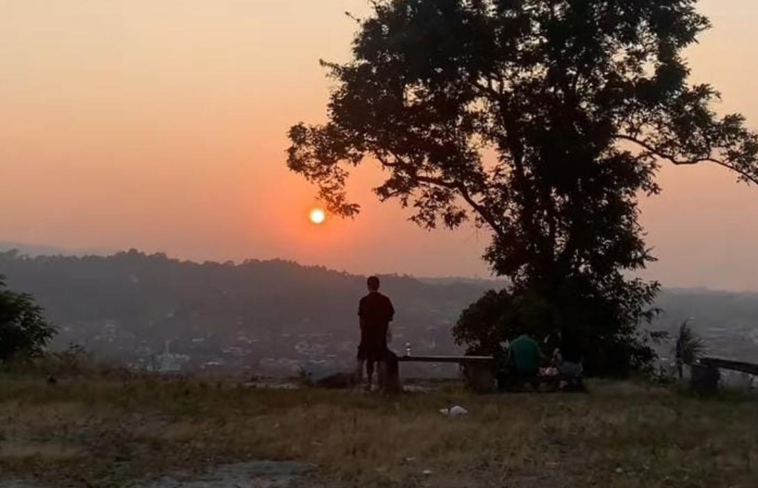 Mencari Destinasi Alam dengan View Matahari Terbenam? Gunung Kucing Bisa Menenjadi Jawabannya