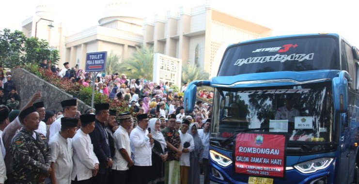 Pemkab Lamsel Lepas 427 Calon Jamaah Haji