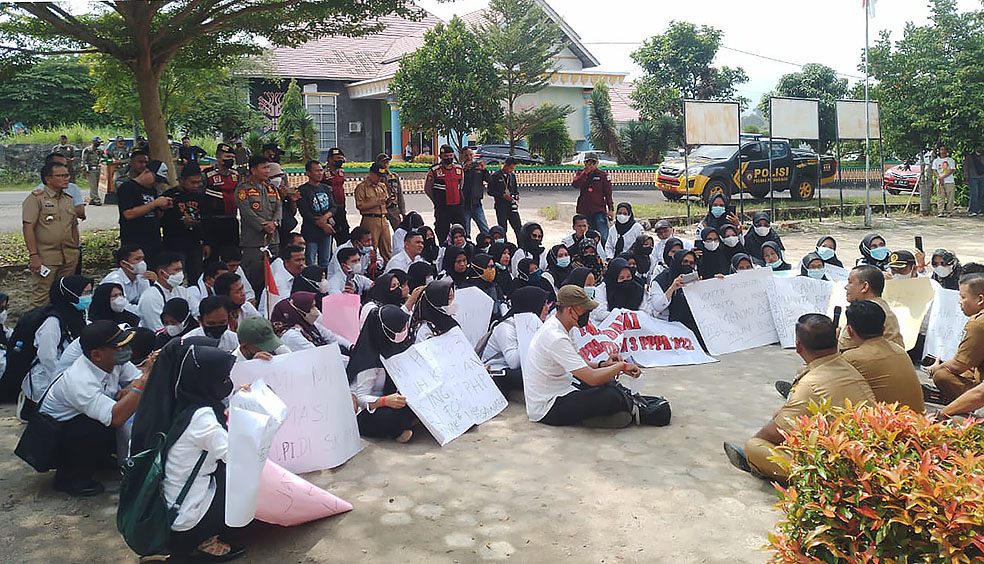 Guru Honor Pesawaran Beraksi, Tuntut Kejelasan Status