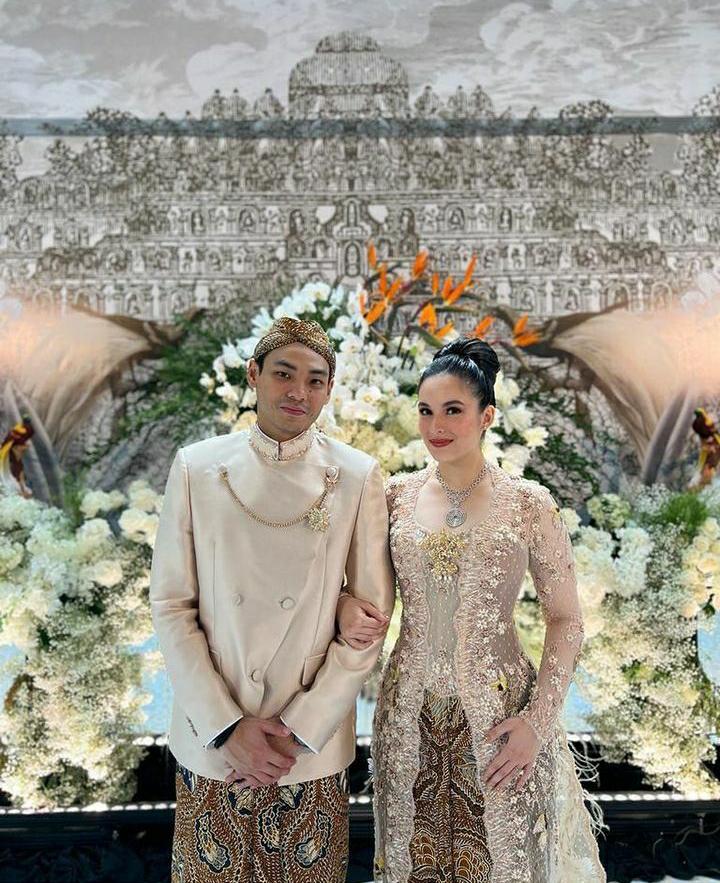 Selamat! Chelsea Islan Resmi Bertunangan dengan Rob Clinton