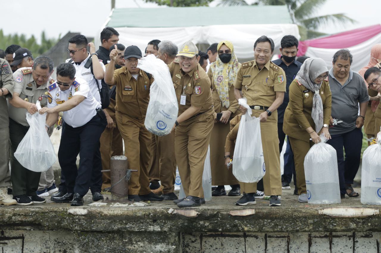 Benih Bandeng dan Kakap Merah Dilepas di Perairan Kuala Teladas
