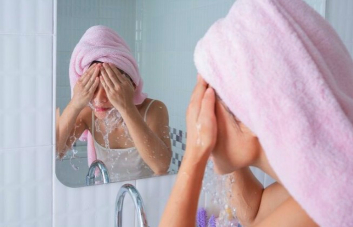Sah Atau Tidak Wudhu saat Masih Pakai Make Up? Begini Hukum Wudhunya