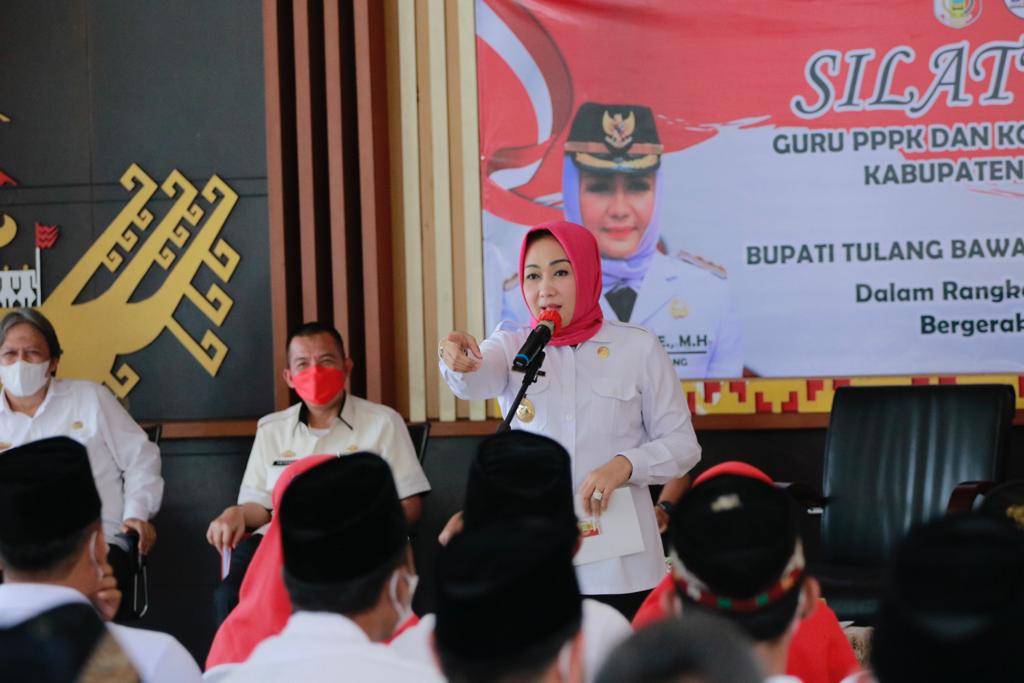 Kumpulkan Guru PPPK dan Koordinator Bidan Desa, Begini Pesan Bupati Winarti