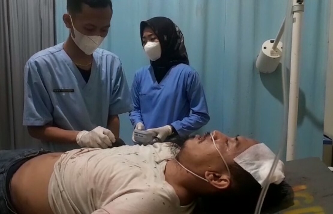 Pria Mabuk Bacok Tetangga Sendiri, Diduga Akibat Dendam Lama Terkait Kerjasama Proyek