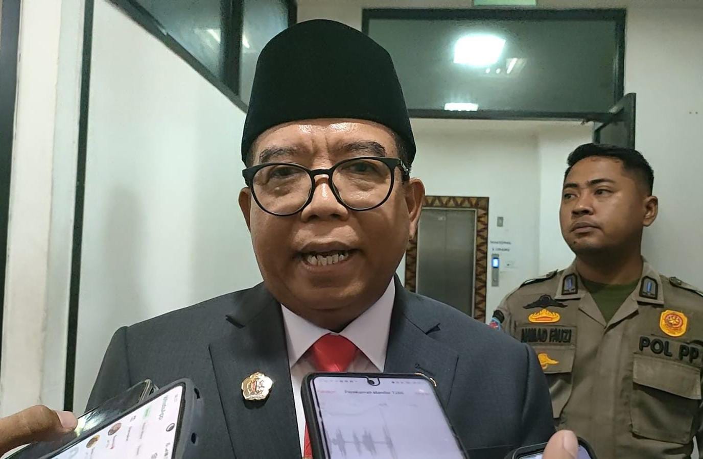 Pj. Gubernur Samsudin Serahkan Kasus Dugaan Korupsi Dana PI di LEB ke Kejati