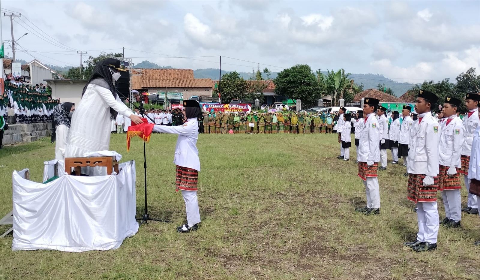 Tanggamus Peringati Hari Santri, Gelar Upacara dan Pawai Nadzom Santri