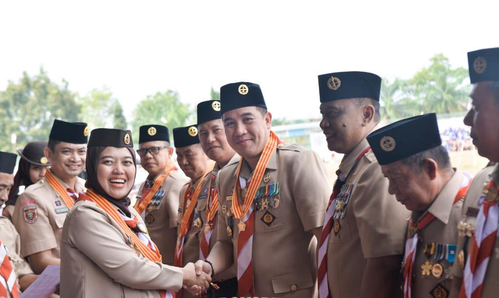 Bupati Pesawaran Terima Mabicab Tanda Penghargaan Lencana Melati Gerakan Pramuka