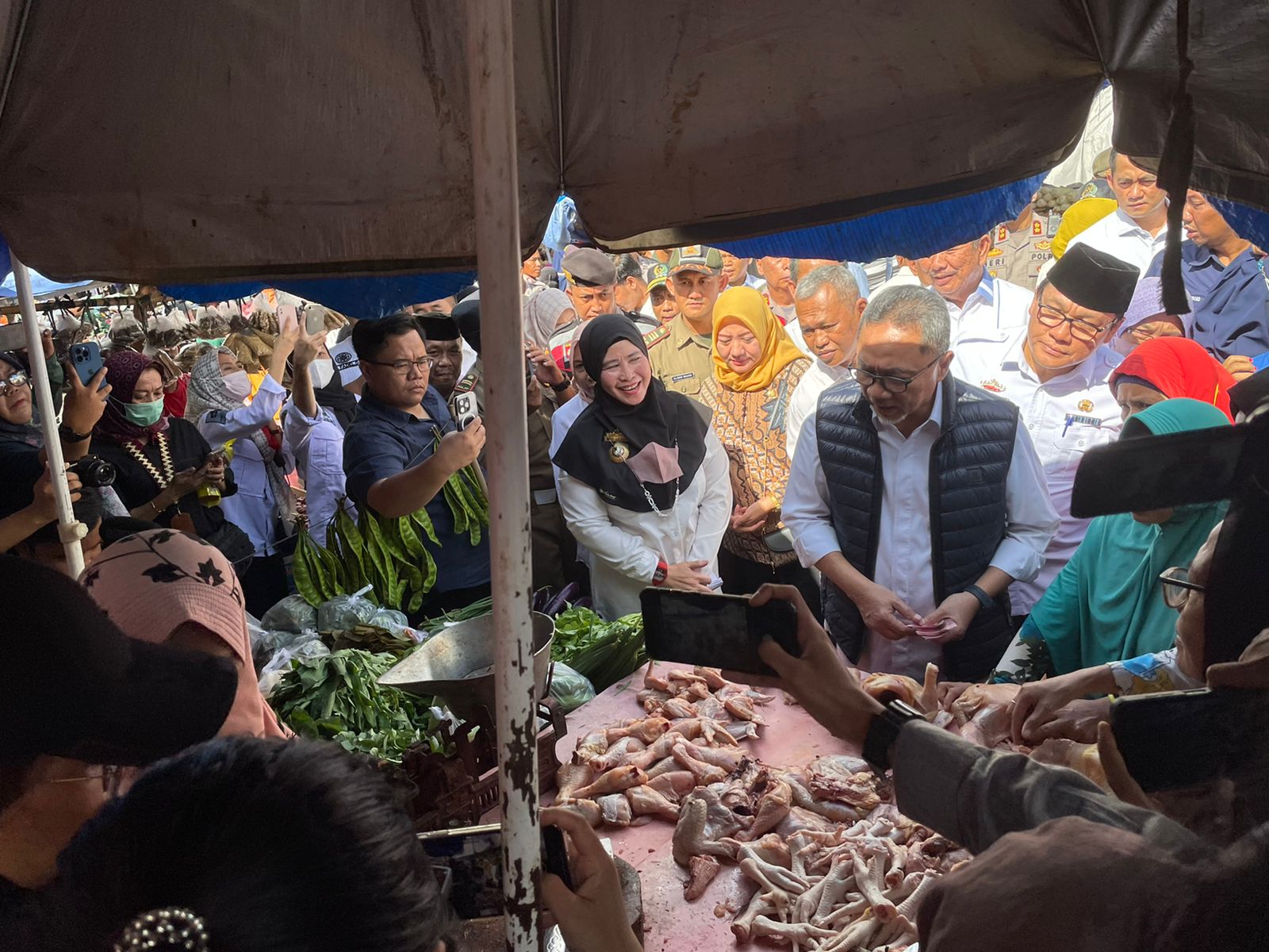 Mendag Zulhas Pantau Pasar Kopindo, Ada Beberapa Komoditi Turun