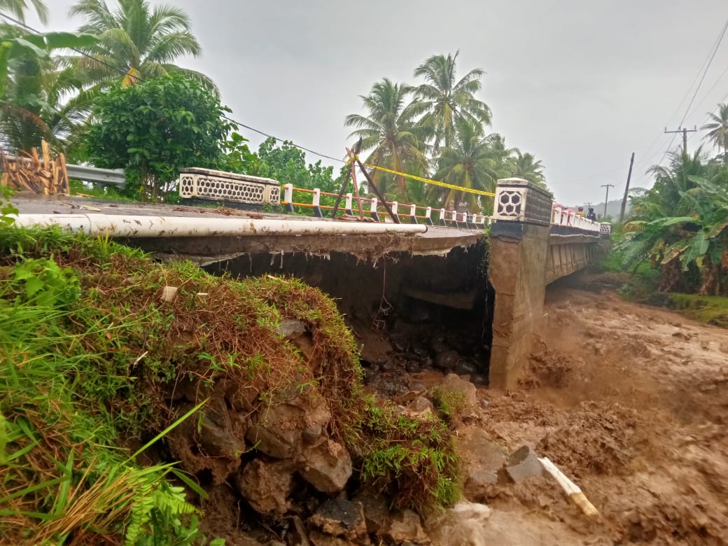Banjir Bandang di Pesisir Barat, Jalinbar Terancam Putus