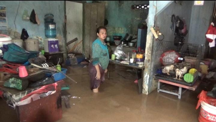 Air Capai 1,5 Meter, Warga Kelurahan Panjang Keluhkan dalam Sebulan Empat Kali Banjir