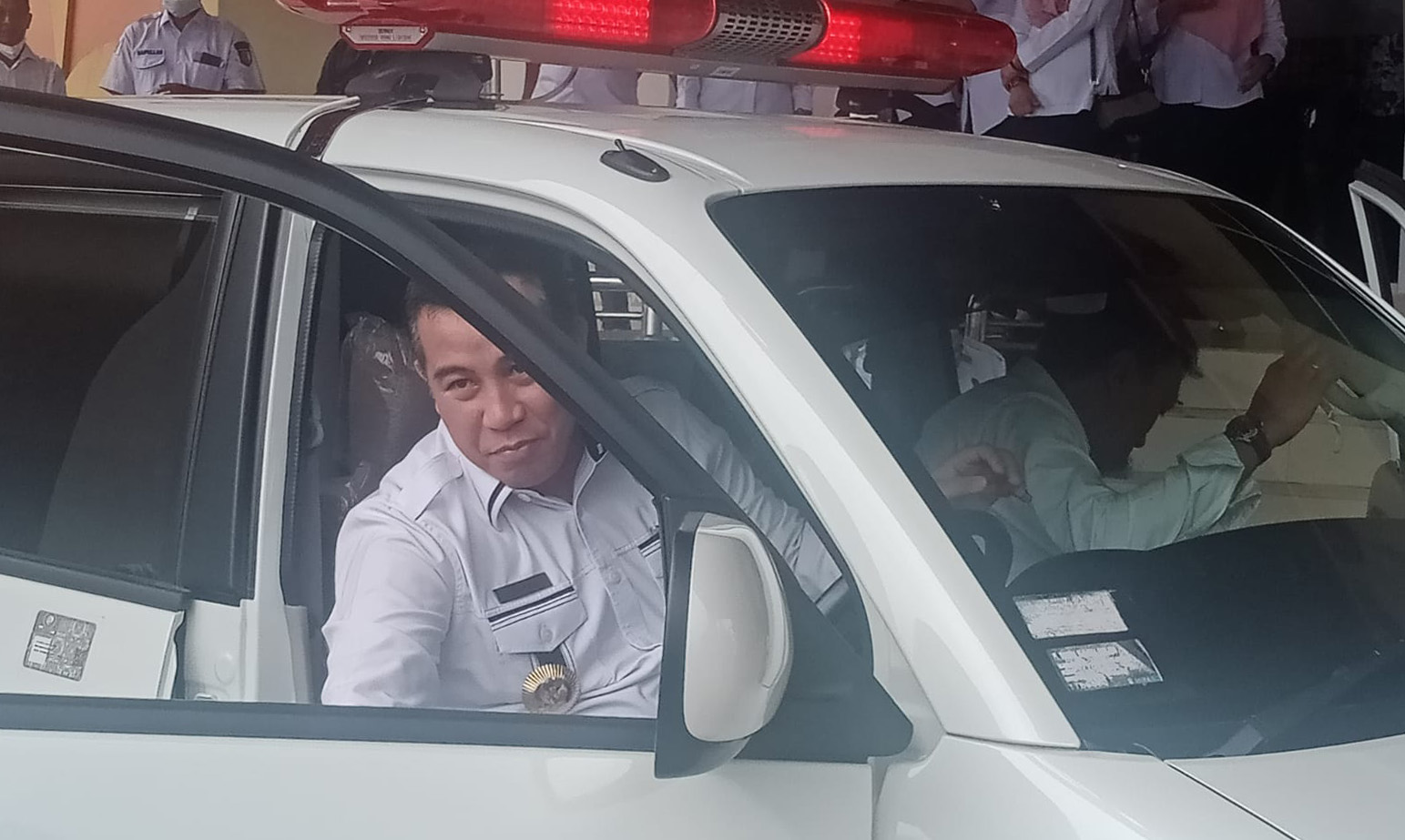 Pasar Modal Indonesia Beri Bantuan Ambulans ke Pesawaran