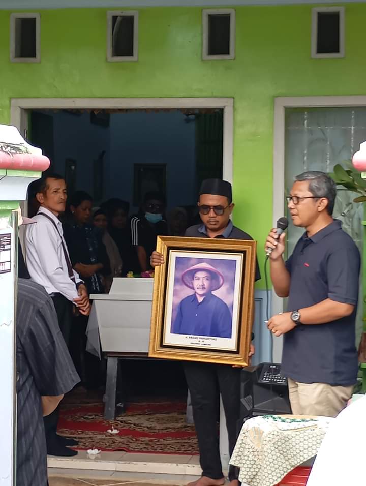 Mantan Senator yang Terkenal dengan Caping Gunung Asal Lampung Berpulang