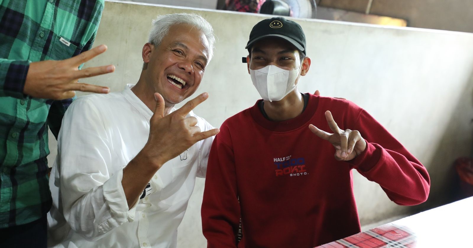Adem! Ganjar Pranowo Bertemu Pendukung Prabowo Subianto, Langsung Ajak Makan Bareng